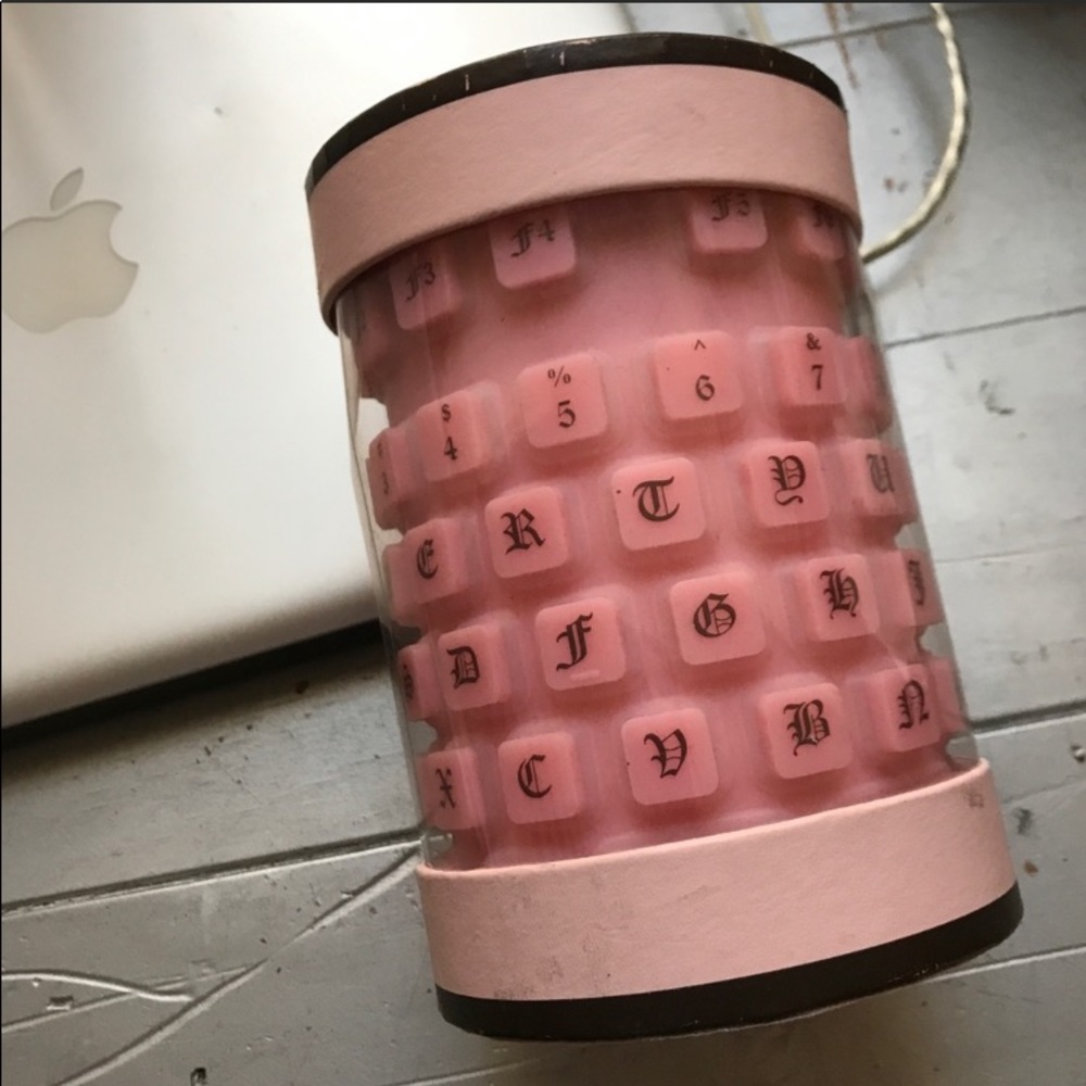 Y2K Juicy Couture Pink Flexible Keyboard USB TRAVEL SCHOOL WORK PORTABLE BARBIE - Picture 7 of 9